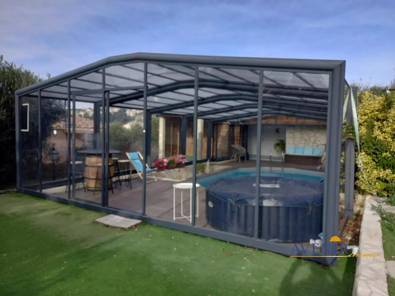 Magasins - 215 m² - 7 pièces