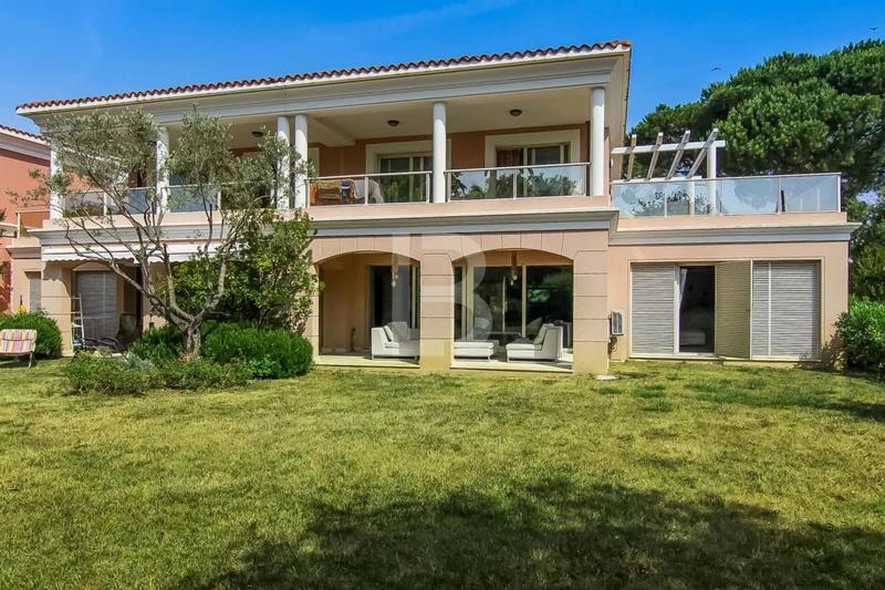 Villa - 240 m² - 8 pièces