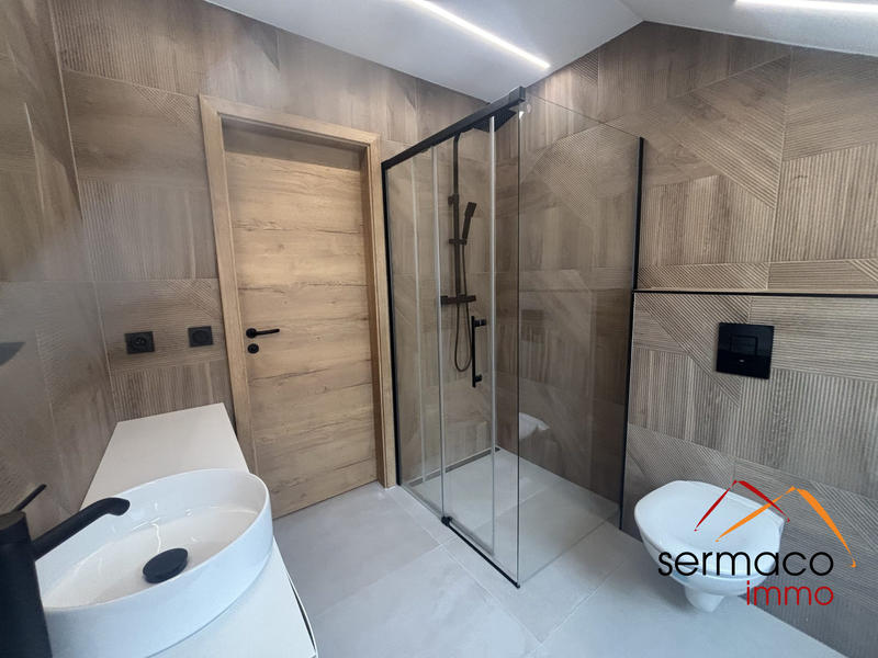 Maison - 200 m² - 6 pièces