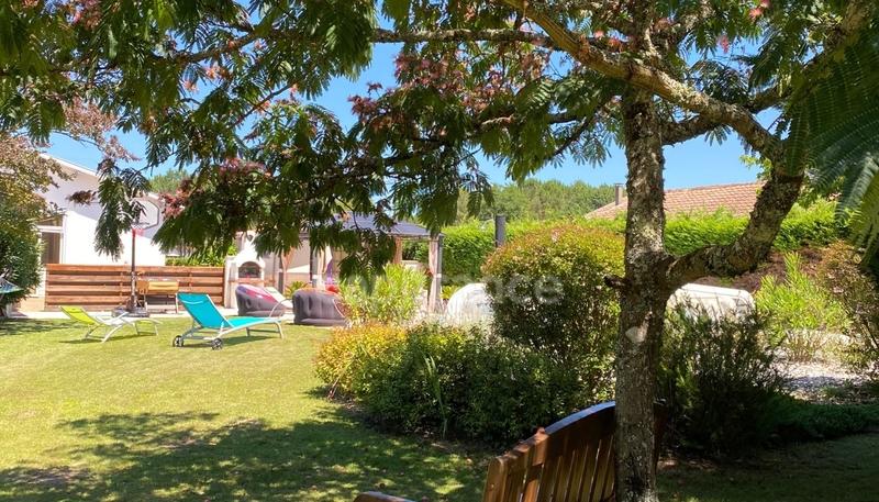 Maison - 230 m² - 8 pièces