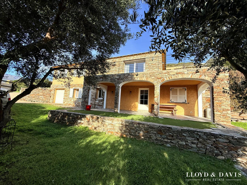 Maison - 200 m² - 7 pièces