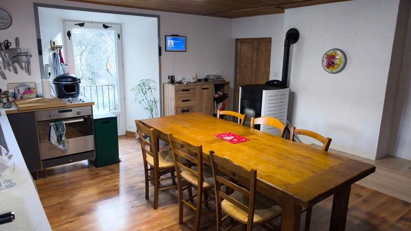 Maison en pierre - 274 m² - 8 pièces