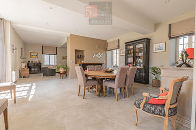 Maison - 400 m² - 8 pièces