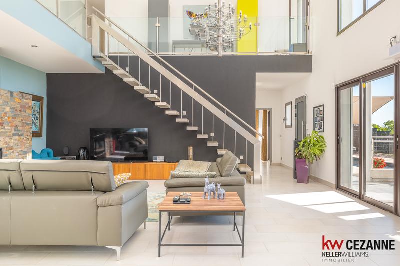 Maison - 248 m² - 8 pièces