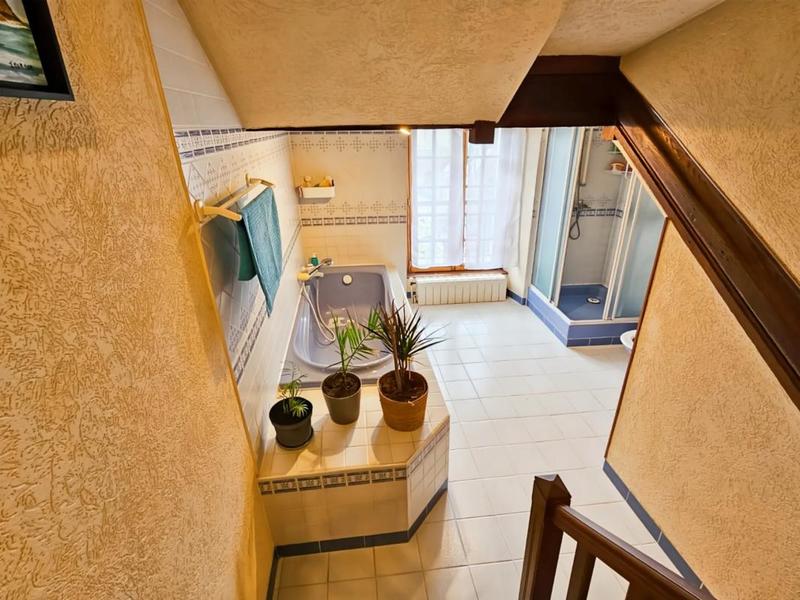 Maison ancienne - 180 m² - 6 pièces