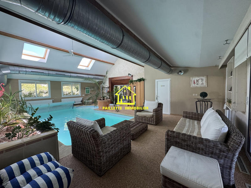 Maison traditionnelle - 355 m² - 7 pièces