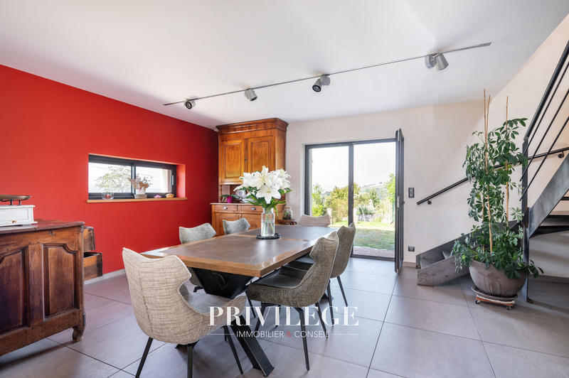 Propriété - 304 m² - 6 pièces