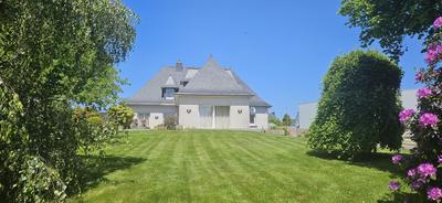 Maison - 230 m² - 8 pièces