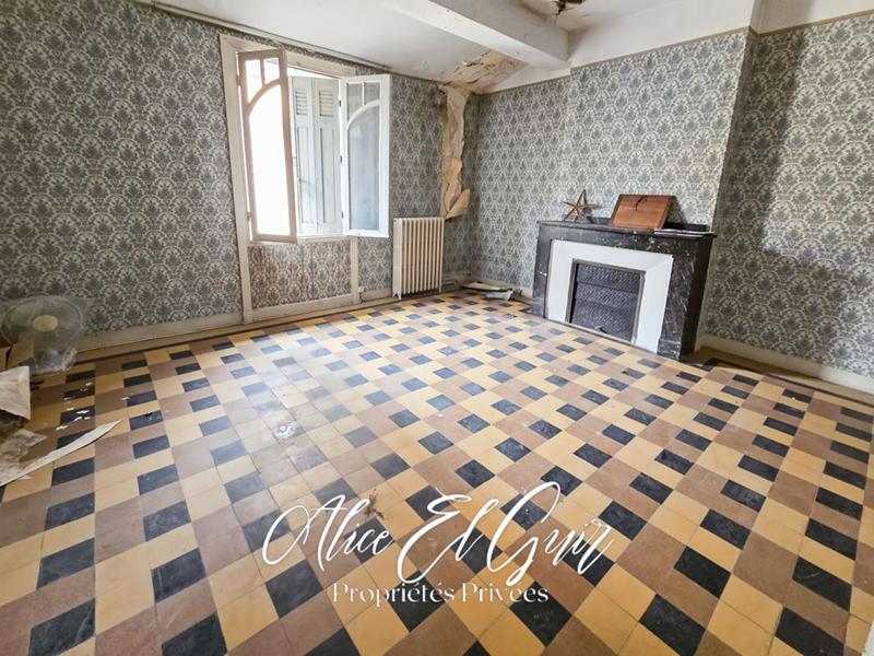 Immeuble - 90 m² - 5 pièces