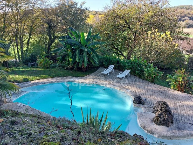 Maison - 230 m² - 10 pièces