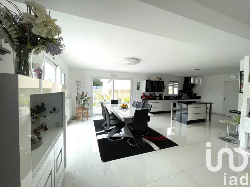 Maison - 222 m² - 7 pièces