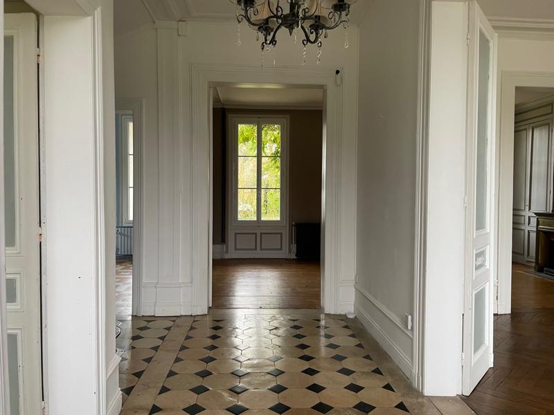 Maison - 241 m² - 11 pièces