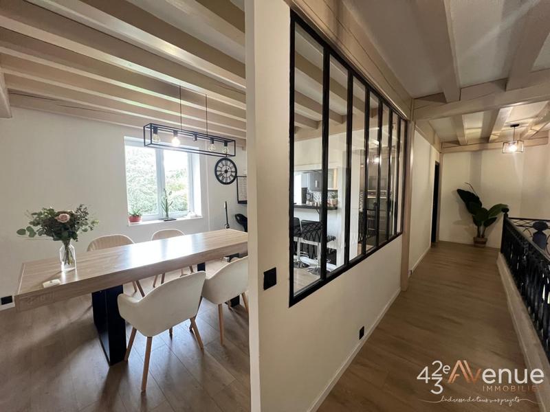 Maison - 360 m² - 8 pièces