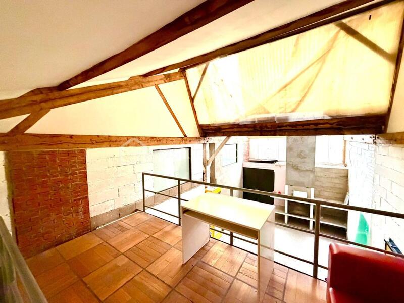Loft - 207 m² - 4 pièces