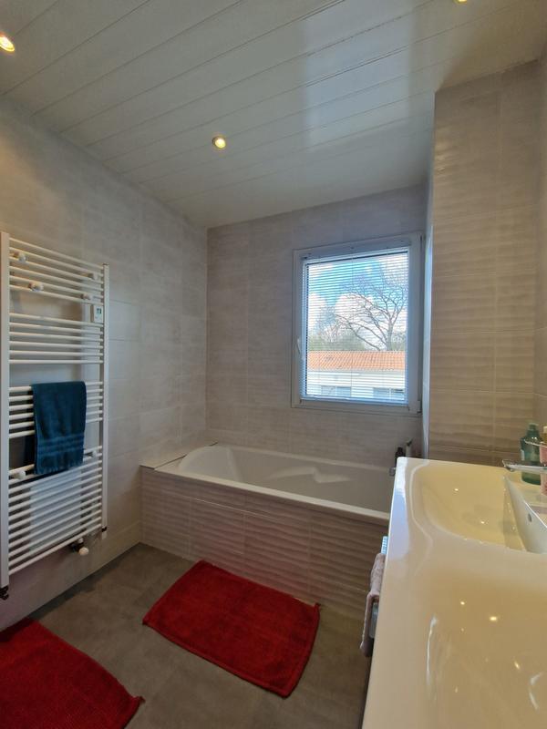 Maison contemporaine - 202 m² - 7 pièces