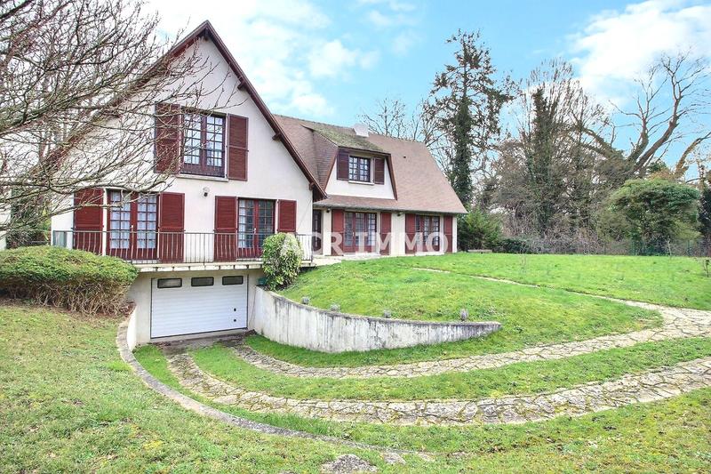 Maison - 222 m² - 7 pièces