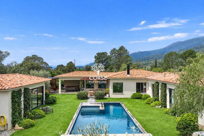 Maison - 208 m² - 5 pièces