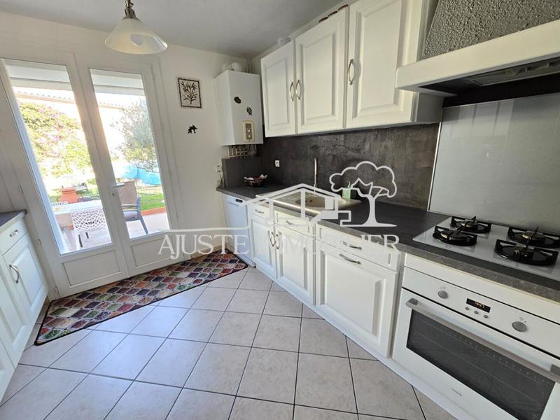 Maison - 99 m² - 5 pièces