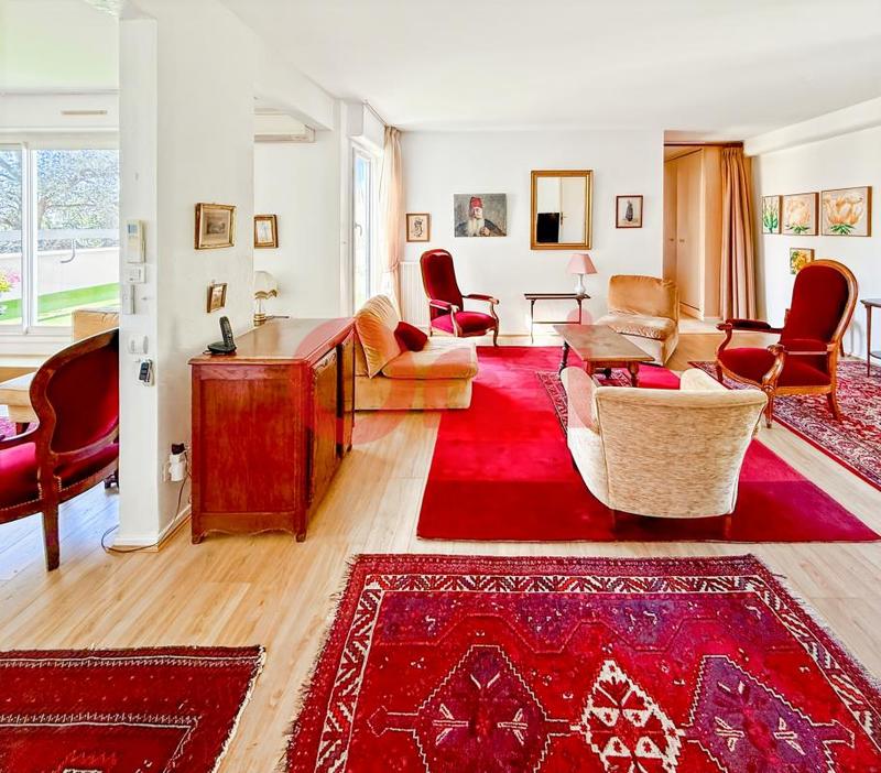 Appartement - 120 m² - 6 pièces