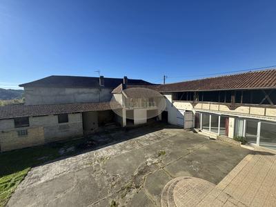 Maison - 300 m² - 10 pièces