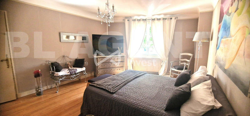Maison - 220 m² - 7 pièces