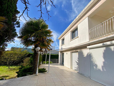 Maison - 206 m² - 6 pièces