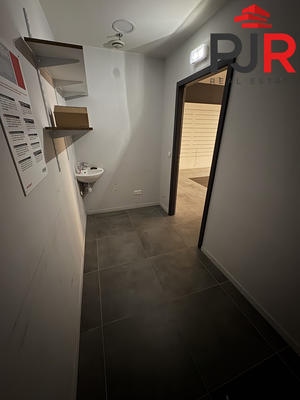 Local commercial - 75 m² - 2 pièces