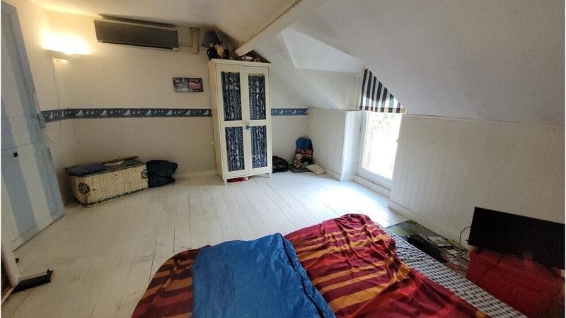 Maison - 245 m² - 11 pièces