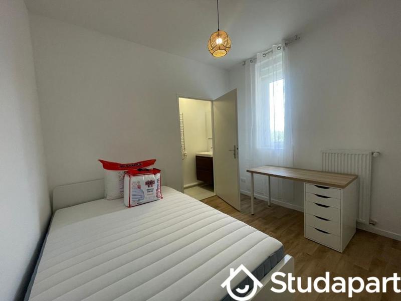 Chambre - 13 m² - 1 pièce