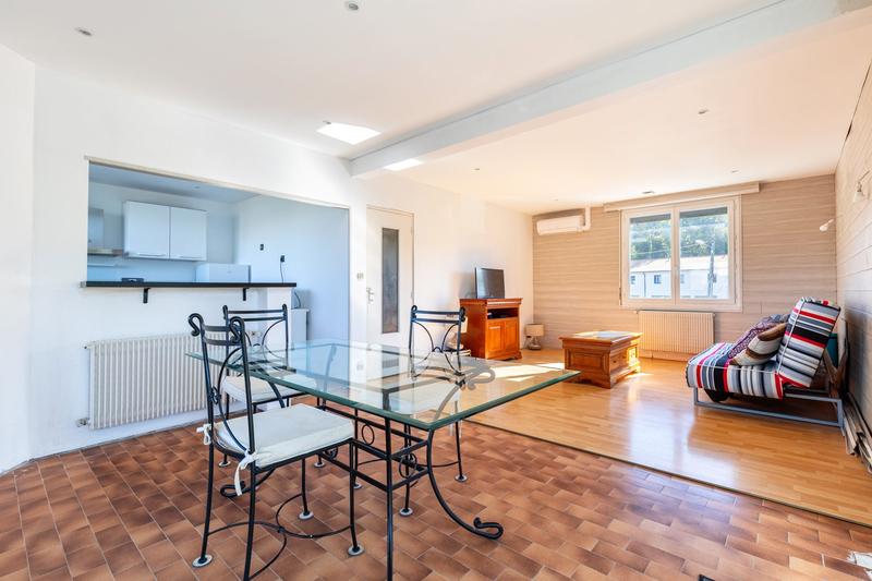 Maison - 180 m² - 9 pièces