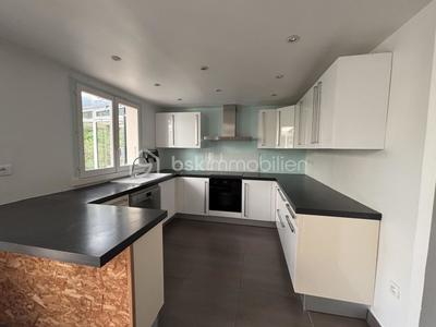 Maison - 92 m² - 5 pièces