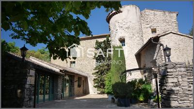 Maison - 591 m² - 22 pièces