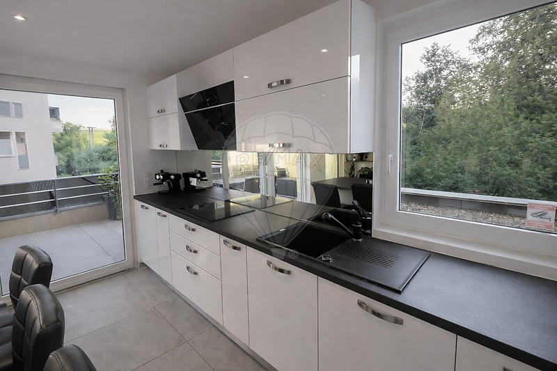 Appartement - 80 m² - 4 pièces