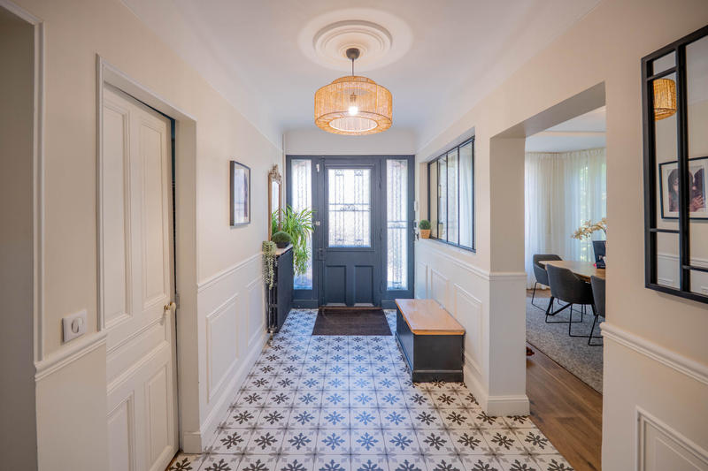 Maison - 220 m² - 6 pièces