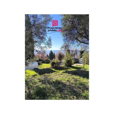 Terrain constructible - 1 000 m²