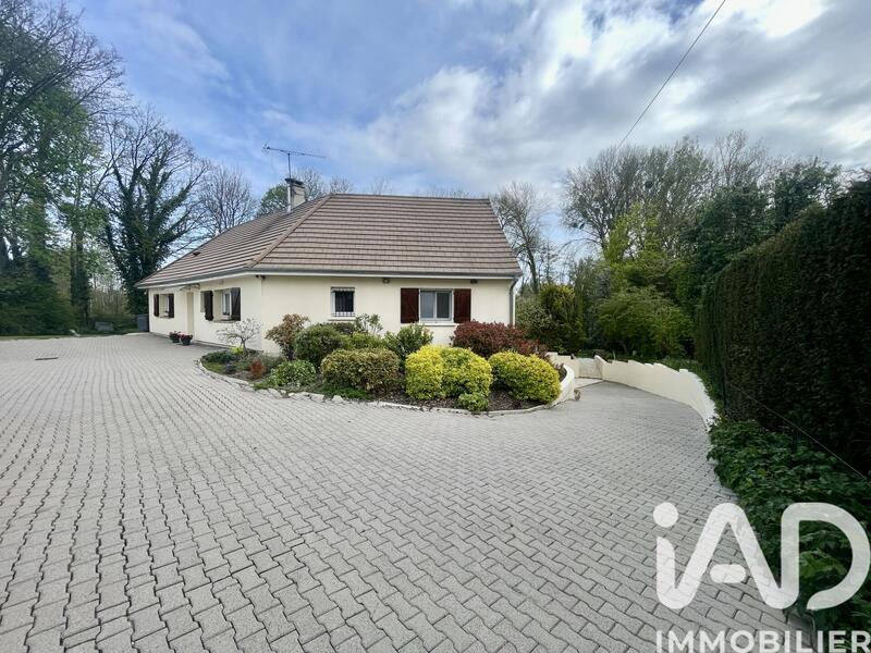 Maison - 280 m² - 8 pièces