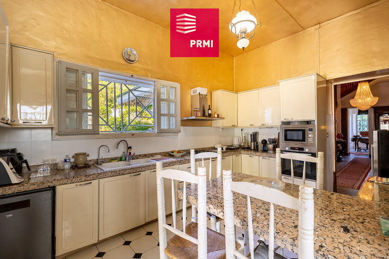 Maison - 400 m² - 8 pièces