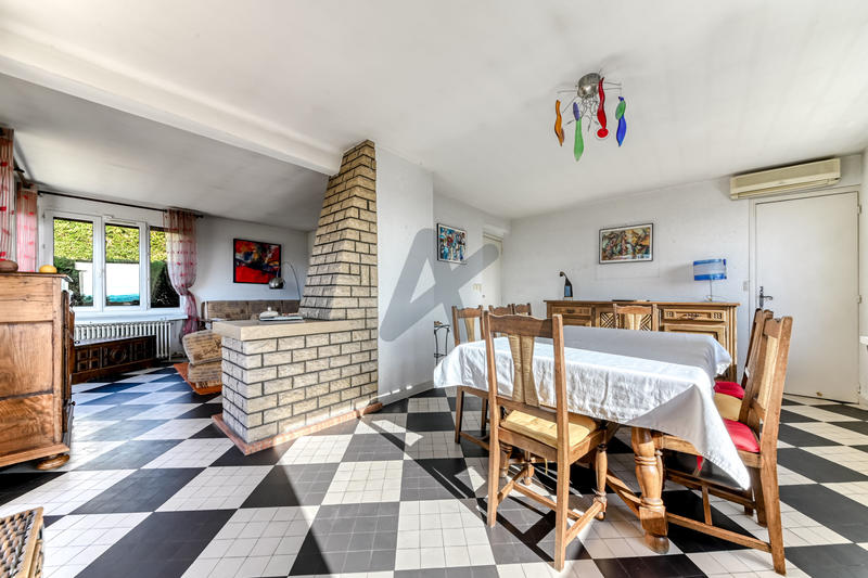 Maison - 320 m² - 7 pièces