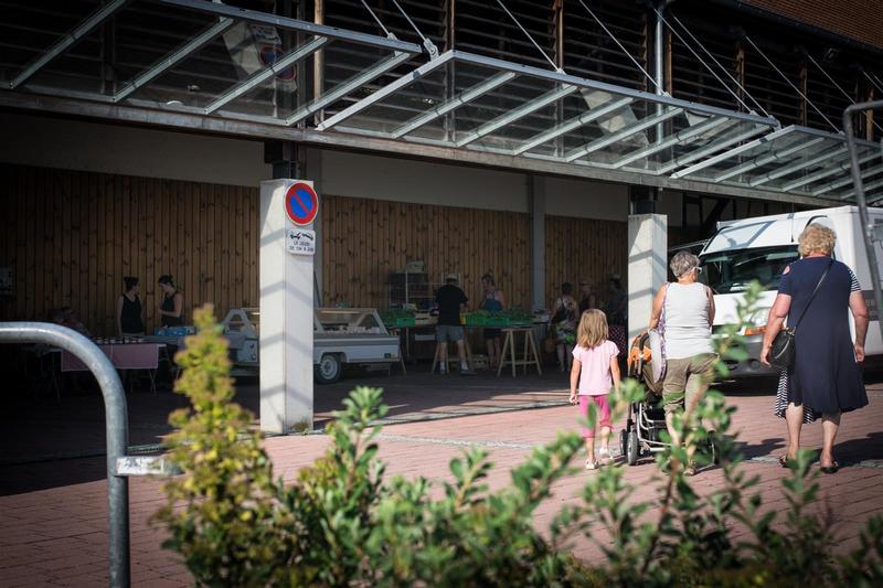 Petit marché hebdomadaire des produits du terroir du jeudi