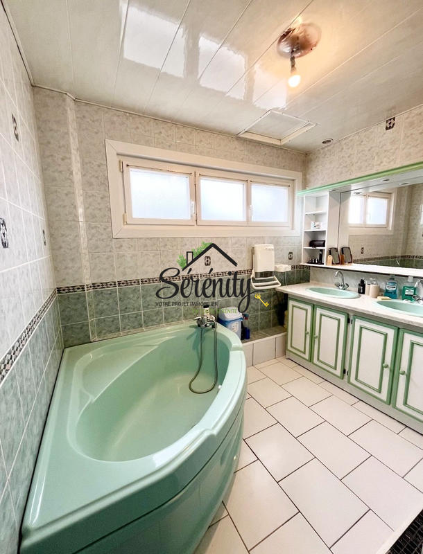 Maison - 90 m² - 5 pièces