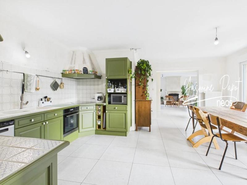 Maison - 220 m² - 8 pièces