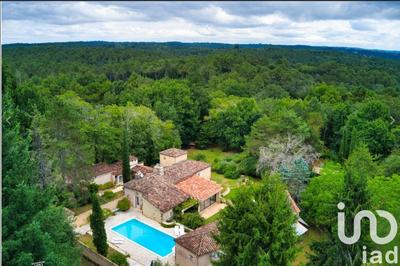 Maison - 305 m² - 10 pièces