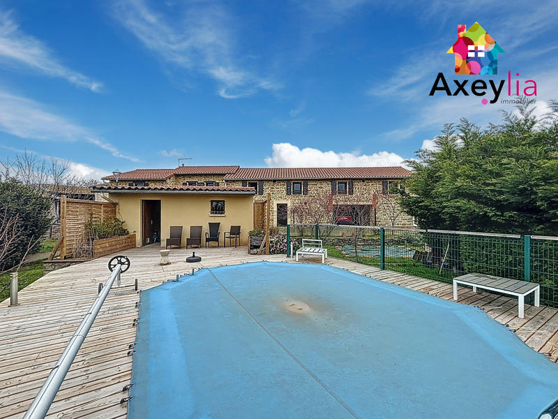 Maison - 208 m² - 6 pièces