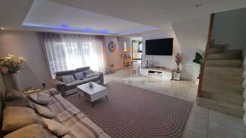 Propriété - 250 m² - 7 pièces