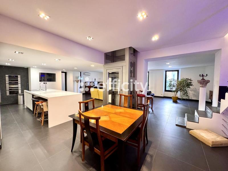 Appartement - 190 m² - 8 pièces