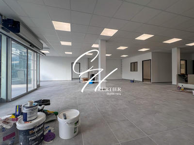 Local commercial - 167 m² - 3 pièces