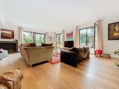 Maison - 312 m² - 9 pièces