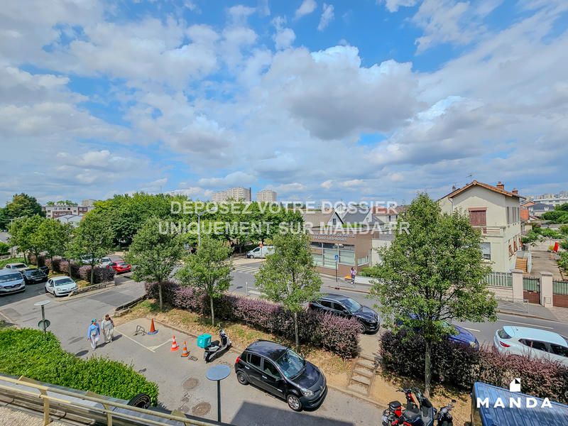 Chambre - 9 m² - 7 pièces