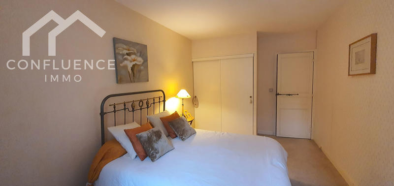 Demeure - 270 m² - 9 pièces