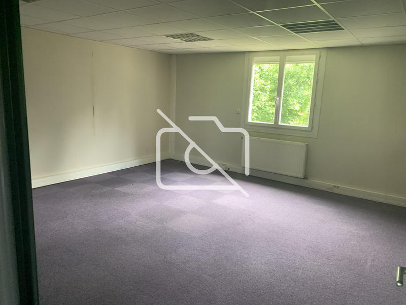 Entrepôt - 1 200 m²